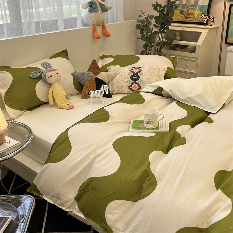 Cartoon Anime Polyester Bedding Set – 4-Piece Soft & Cozy